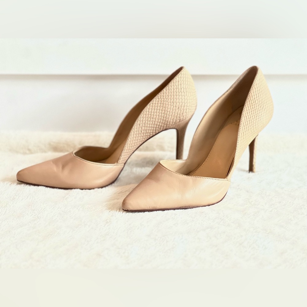 Very good condition leather Vince Camuto 9.5 nude leather stiletto pumps 4” heel
